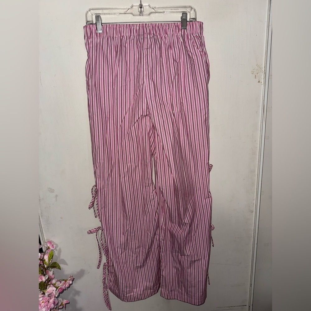 Women's High-Rise Side-Tie Relaxed Boxer Pants - Wild Fable Red Striped - Picture 4 of 7